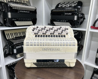 Баян Universal Италия